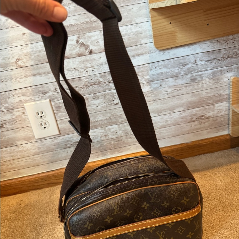 Authentic Louis Vuitton Monogram Reporter PM Crossbody Messenger Bag - Picture 5 of 13